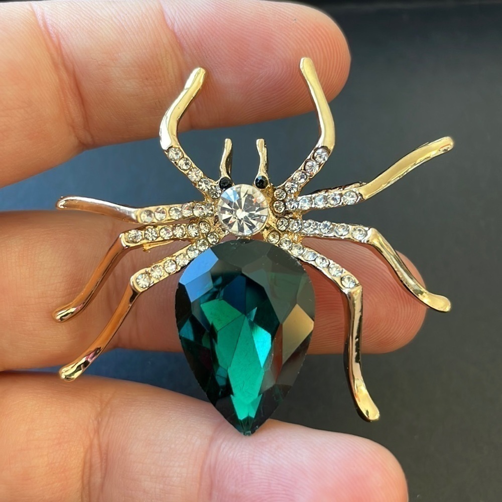 Spider 🕷️ large green crystal pin 📍